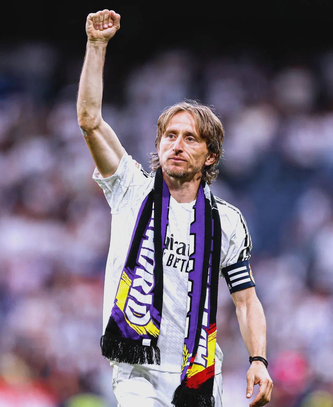 半岛晨报：李国旭中超执教表现不逊于邵佳一，甚至更胜一筹