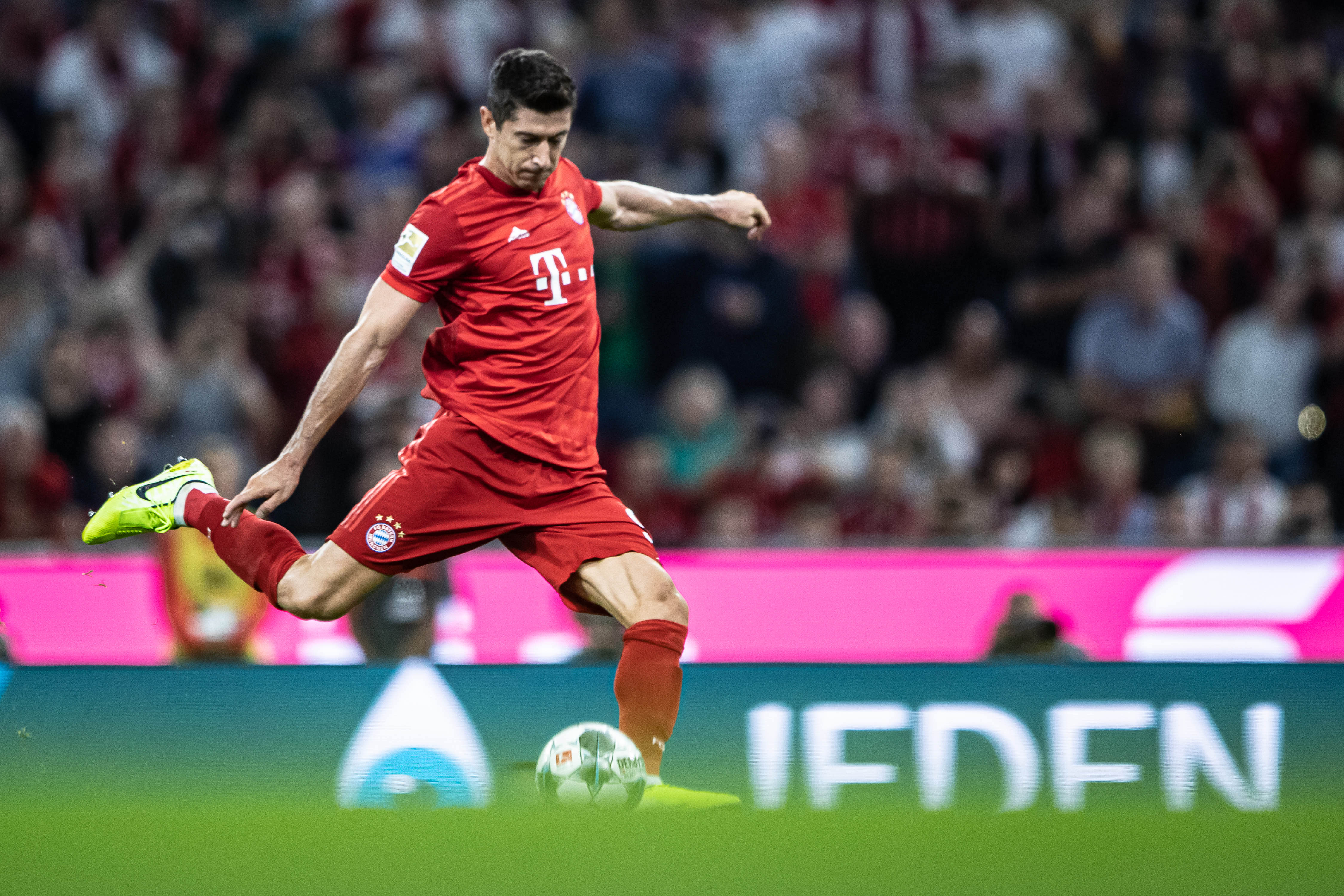 亚泰官方：寒潮来袭，长春亚泰队备战训练转至室内足球馆