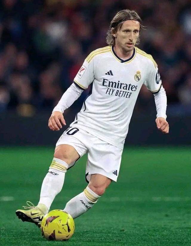 复盘米兰0-1被淘汰：射手隐身后场失准，没有魔笛红黑军团不会踢