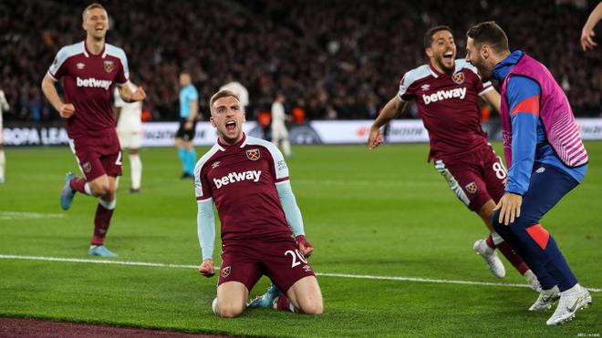 乌龙！官方活动图提前官宣WBG.Jiejie和NIP.Care