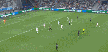 队报：里昂公布24／25赛季财报，俱乐部净亏损超2亿欧元