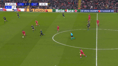 新赛季CBA竞争激烈，广厦、上海、山西、广东等队外援实力最强，新疆表现不佳，外援政策影响比赛格局。