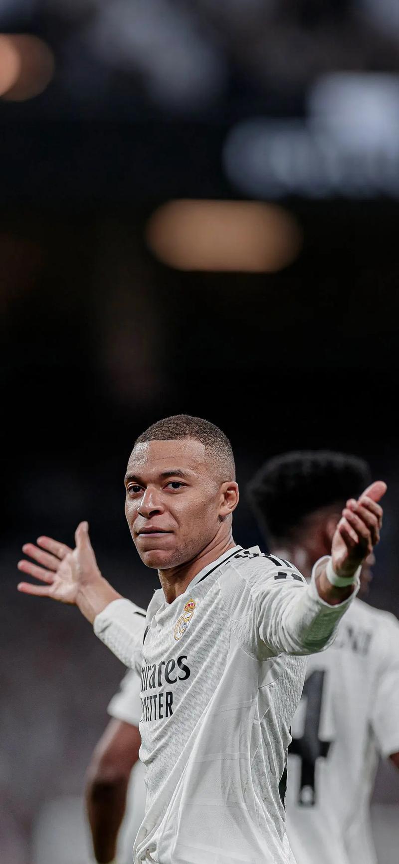 边锋赛后晒伤痕，网友称其太拼了