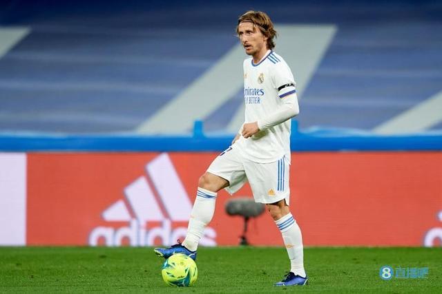 喜得千金，索博斯洛伊晒照宣布女儿出生